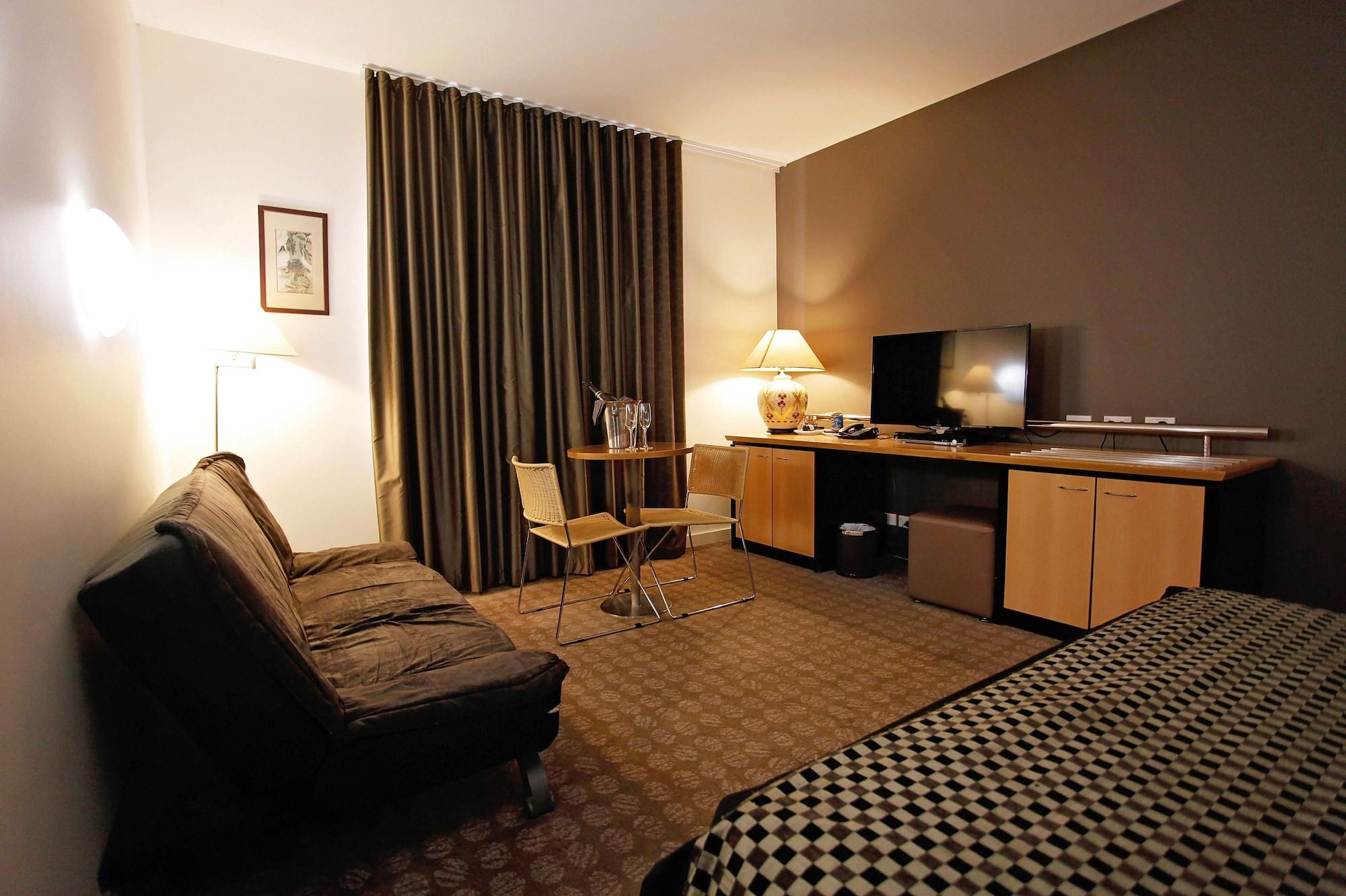 Golden Pebble Hotel Wantirna Esterno foto