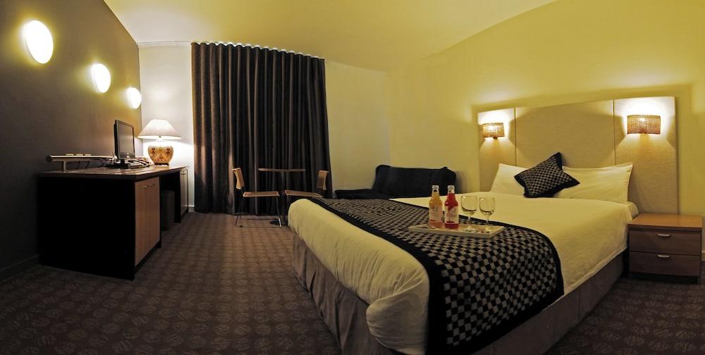 Golden Pebble Hotel Wantirna Esterno foto