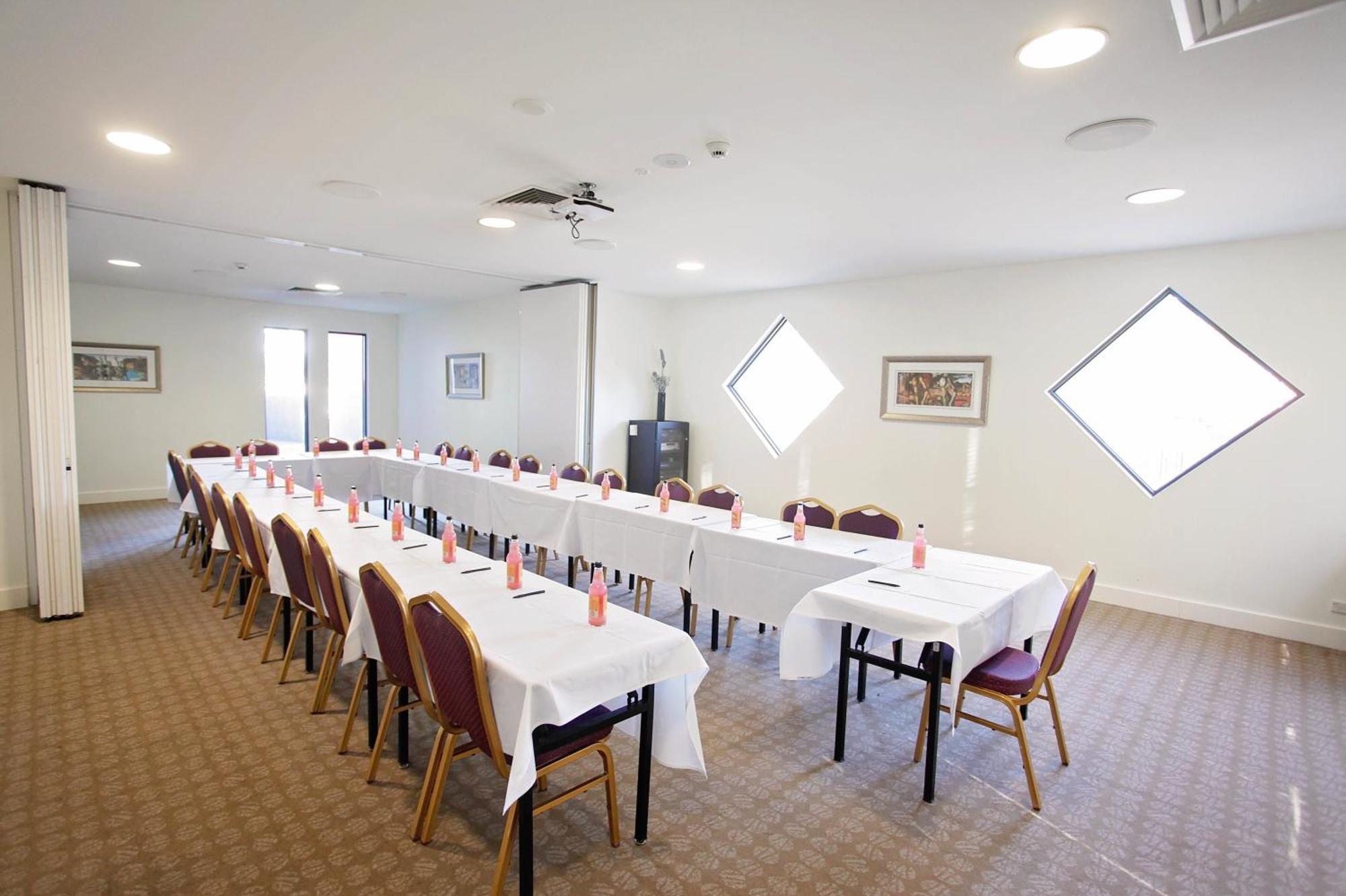 Golden Pebble Hotel Wantirna Esterno foto